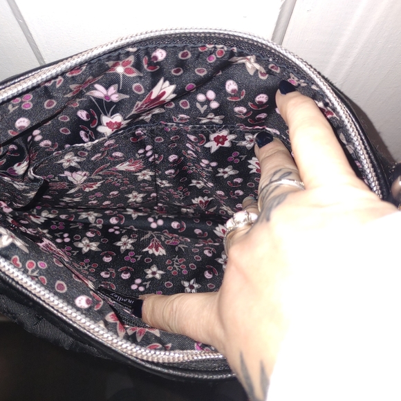 Vera Bradley performance twill pattern cross body - Picture 4 of 9